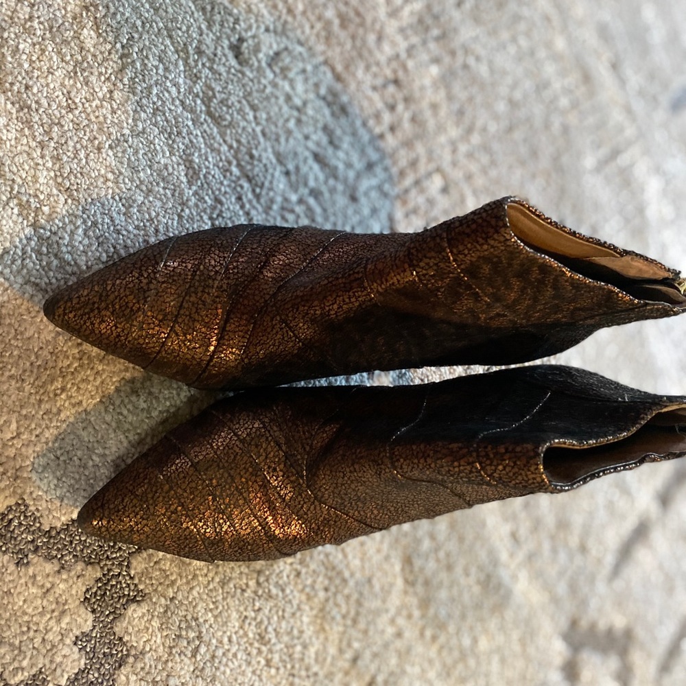 Boot - Picture 2 of 5